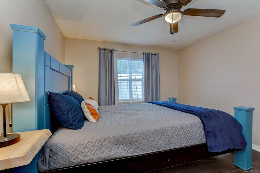 טאמפה Driftwood Castle Urban Oasis With Firepit Near Convention Center And Amalie Arena, Room For 6 מראה חיצוני תמונה