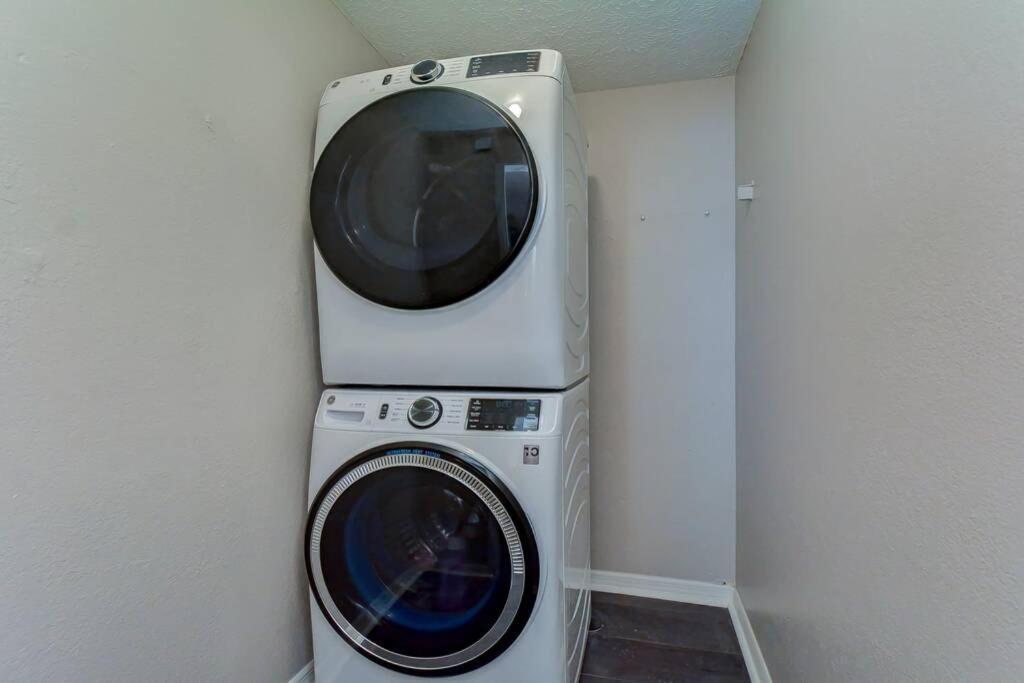טאמפה Driftwood Castle Urban Oasis With Firepit Near Convention Center And Amalie Arena, Room For 6 מראה חיצוני תמונה