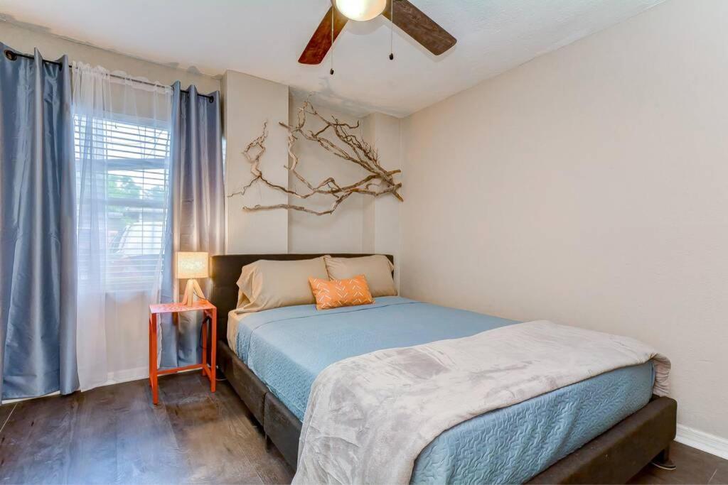 טאמפה Driftwood Castle Urban Oasis With Firepit Near Convention Center And Amalie Arena, Room For 6 מראה חיצוני תמונה