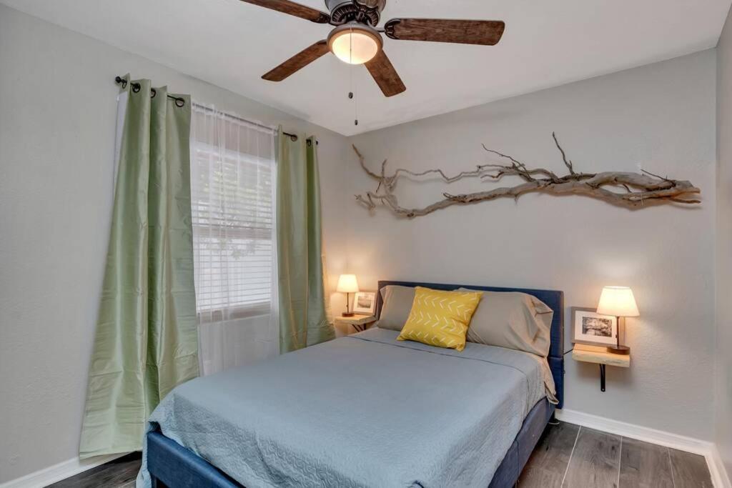 טאמפה Driftwood Castle Urban Oasis With Firepit Near Convention Center And Amalie Arena, Room For 6 מראה חיצוני תמונה