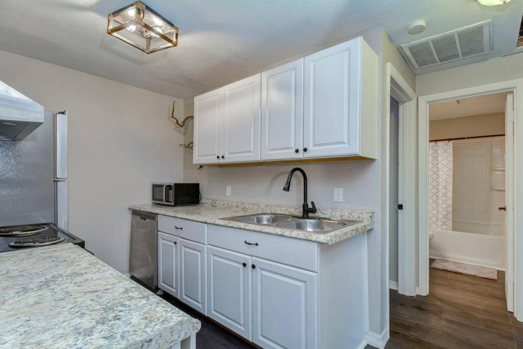 טאמפה Driftwood Castle Urban Oasis With Firepit Near Convention Center And Amalie Arena, Room For 6 מראה חיצוני תמונה
